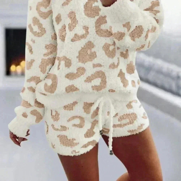 Khaki Casual Women's Leopard Pattern Drop Shoulder Sweater & Drawstring Shorts - Picture 2 of 6